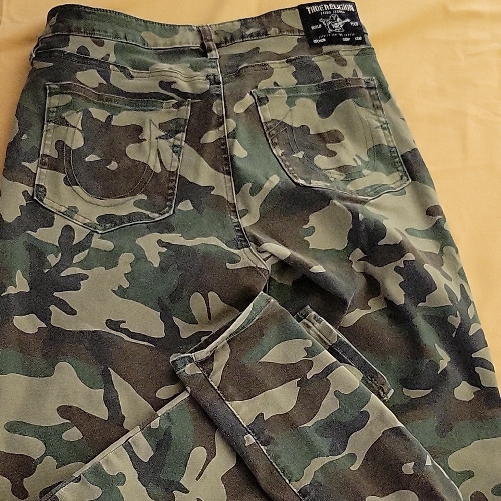 TRUE RELIGION CAMOUFLAGE MED RISE SUPER SKINNY JEANS, GOOD CONDITION